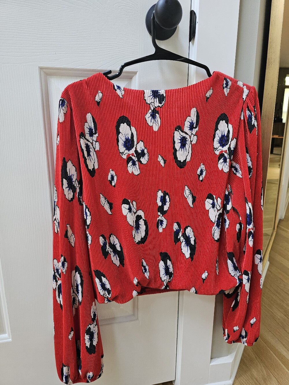 NWT | ASTR the Label Puff Sleeve Bubble Hem Blouse Red Floral - Picture 6 of 7